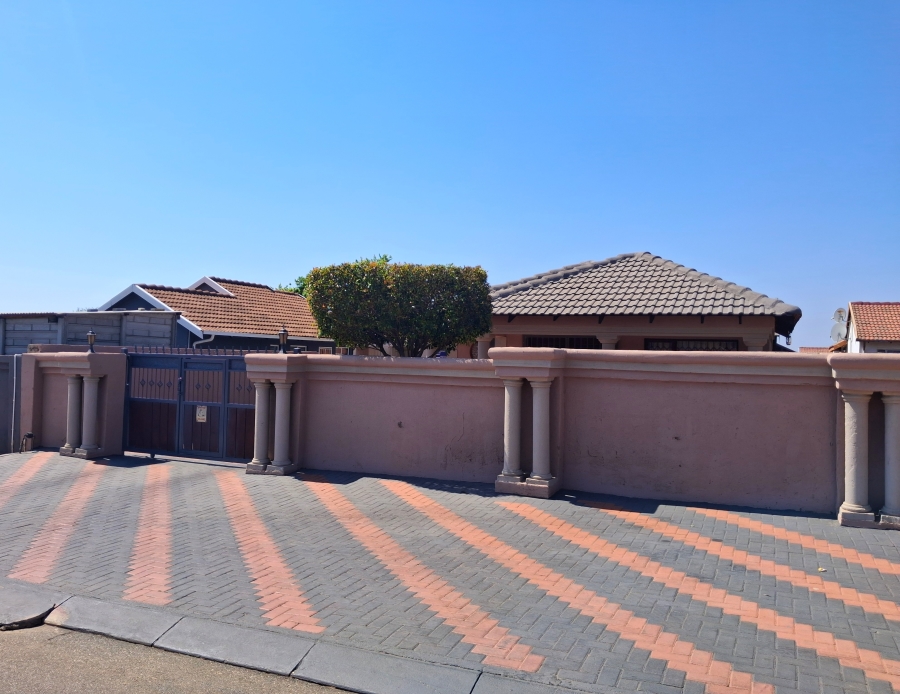 3 Bedroom Property for Sale in Tlhabane West North West